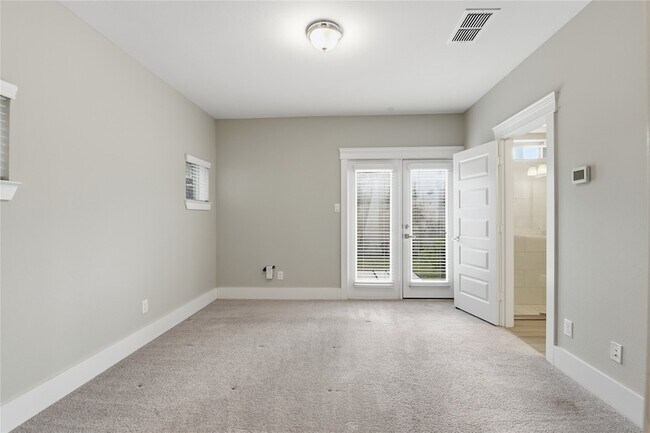 Photo - 819 Algona Ave