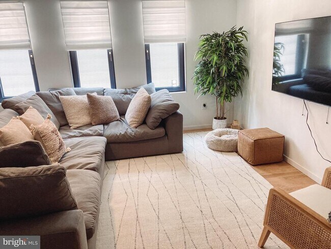 Photo - 152 W Laurel St Unit 208