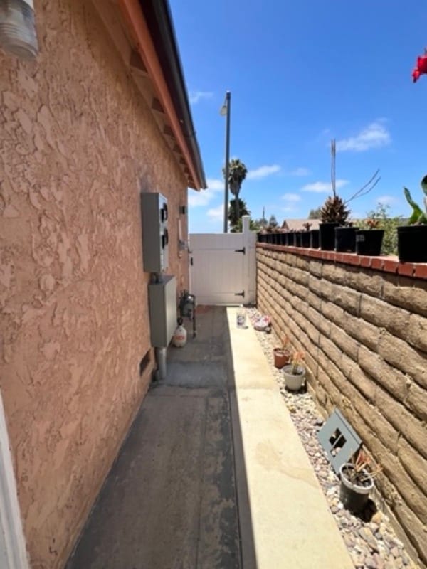 1529 Duarte Pl
