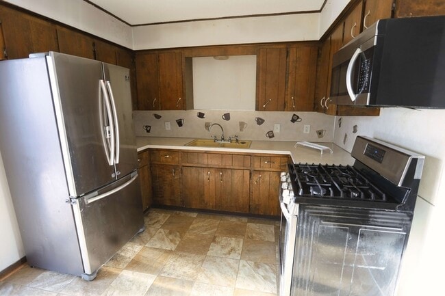 Photo - 2132 Shangrai-La Dr SE