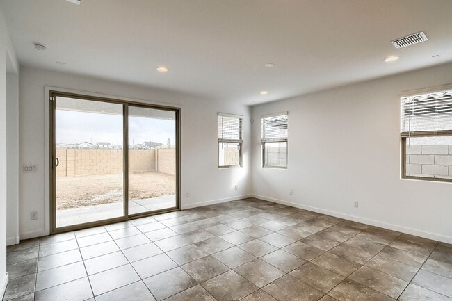 Photo - 16894 W Evergreen Rd