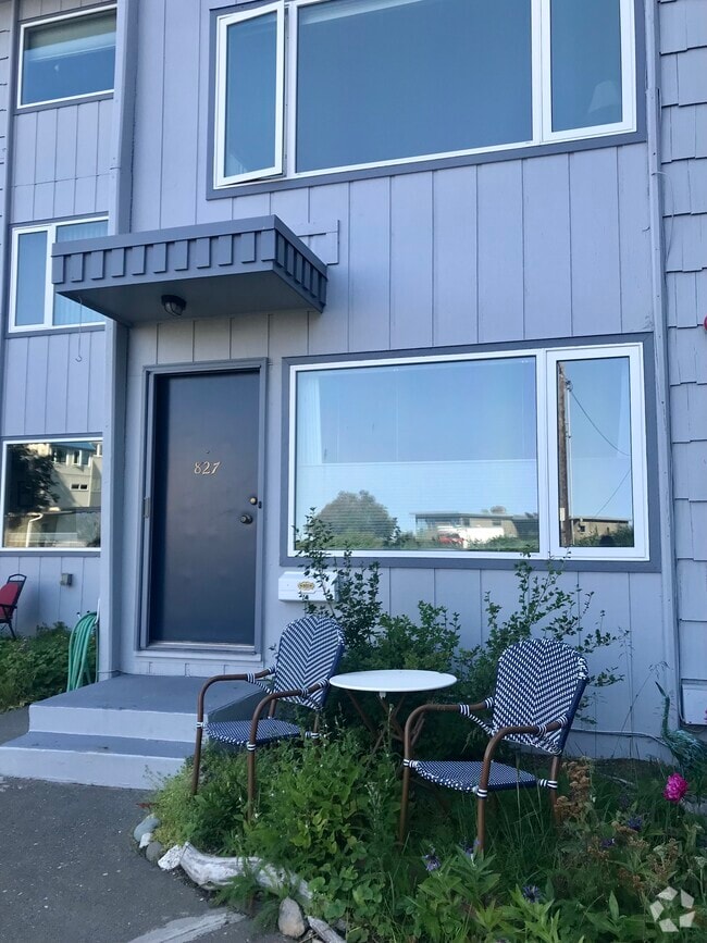 Building Photo - 827 P St Rental