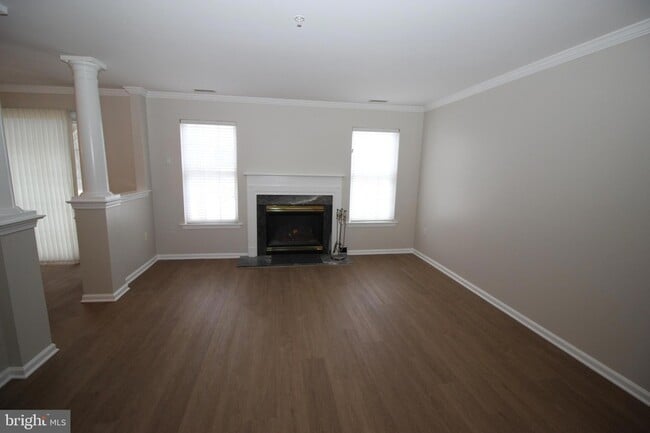 Photo - 1004 Julian Dr W