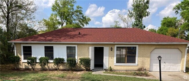 Building Photo - 2/2 Home in Silver Springs Shores