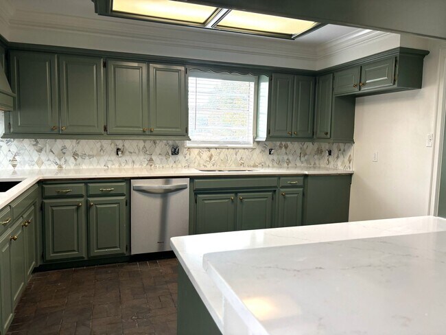 Photo - Spacious 4-Bedroom Home with Huge Yard – Pleasant Grove Schools