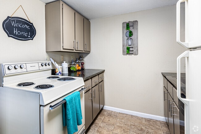 2BR, 1BA - 762SF Kitchen