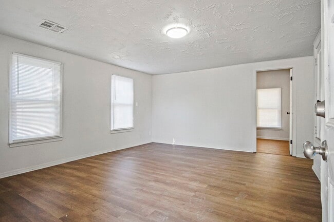 Photo - 3009 SE 18th St