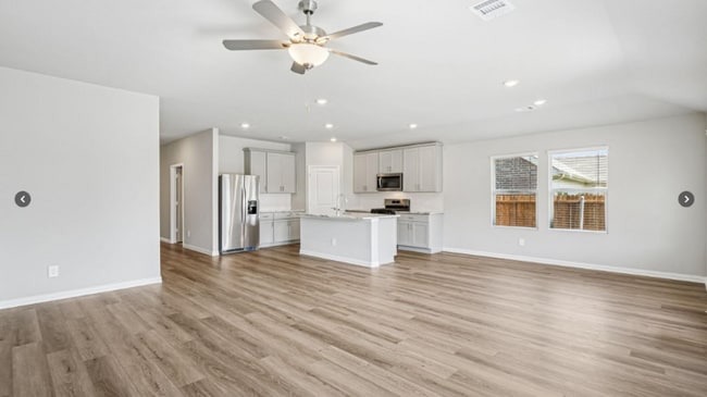 Photo - 2120 Rannoch St