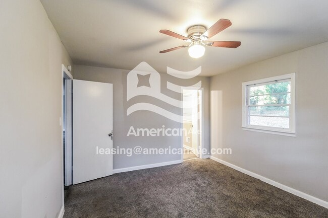 Photo - 215 Knodishall Dr