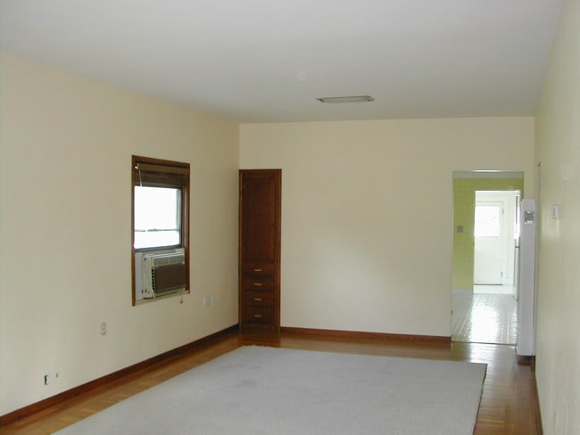 Building Photo - 1251 33rd St