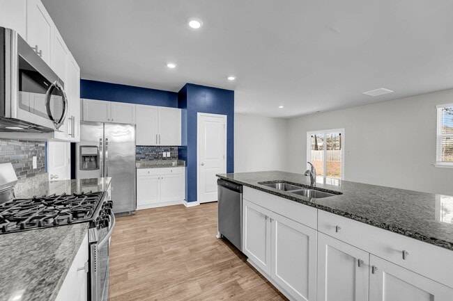 Building Photo - 550 Wayton Cir