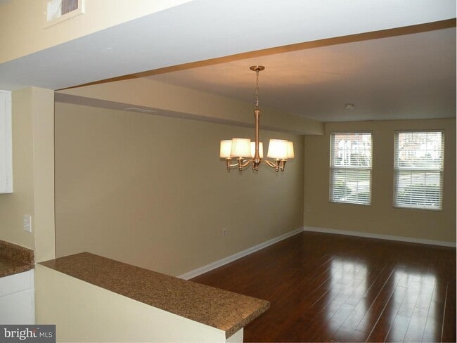 Photo - 3732 Jason Ave