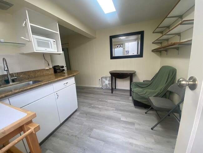 Building Photo - Frank Unit Back