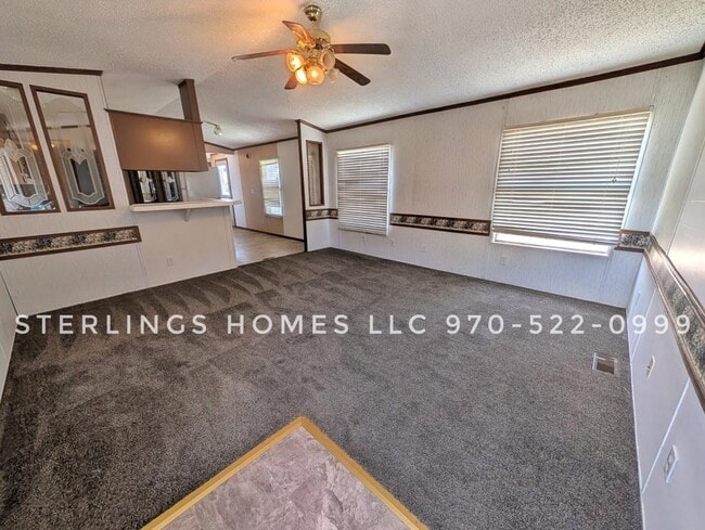 Photo - 833 Douglas St