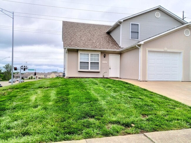 Building Photo - 2401-2403-2403 Northampton Dr