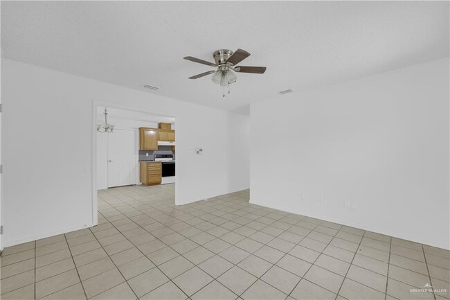 Photo - 13 Goldenrod Ave