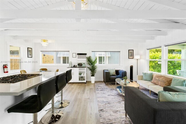 Photo - 1464 NE 24th St