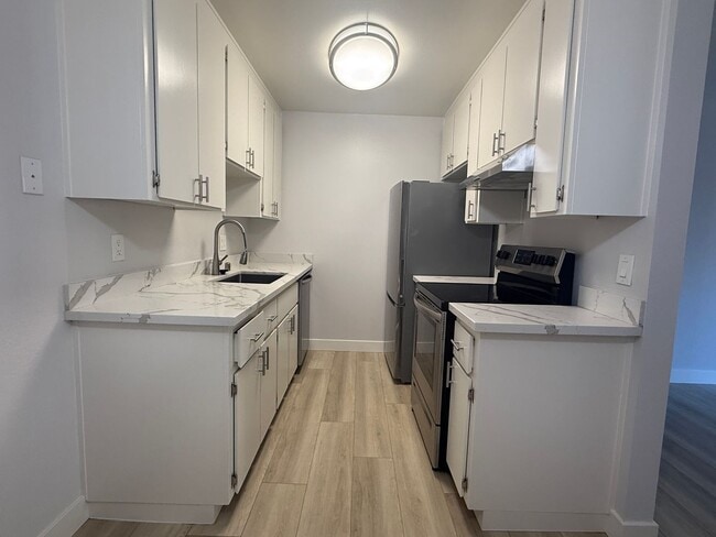 Building Photo - Upstairs Remodeled 1 Bedroom 1 Bath South San Jose Condo Unit 25