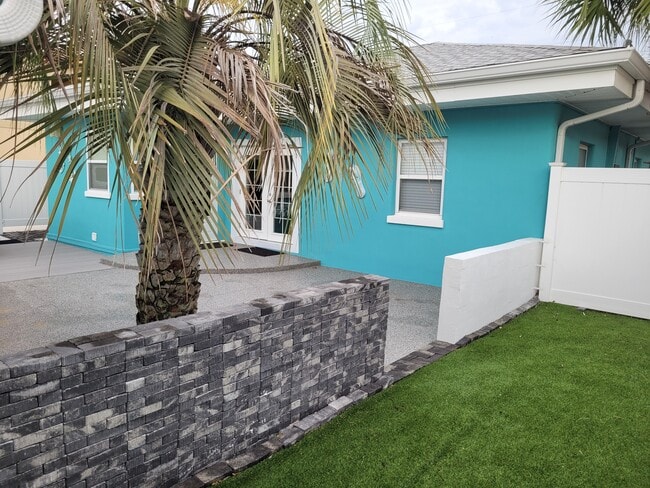 Back Patio - 438 Cardinal Ave