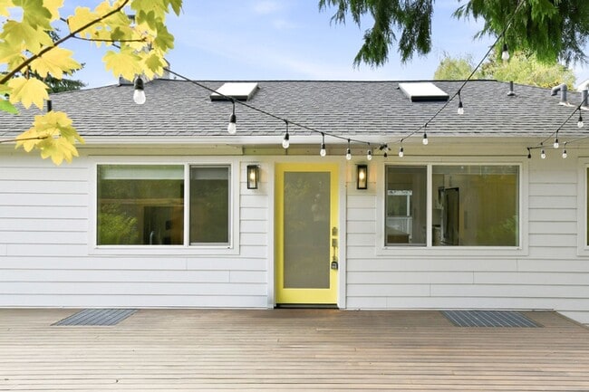 Building Photo - 3623 Woodlawn Ave N