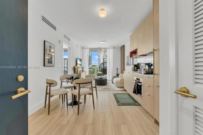 90 NE 32nd St Unit 909