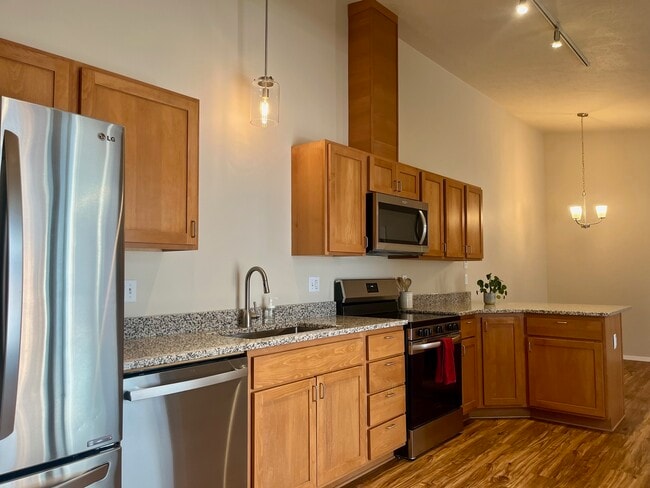 Photo - 916 E 5th Ave
