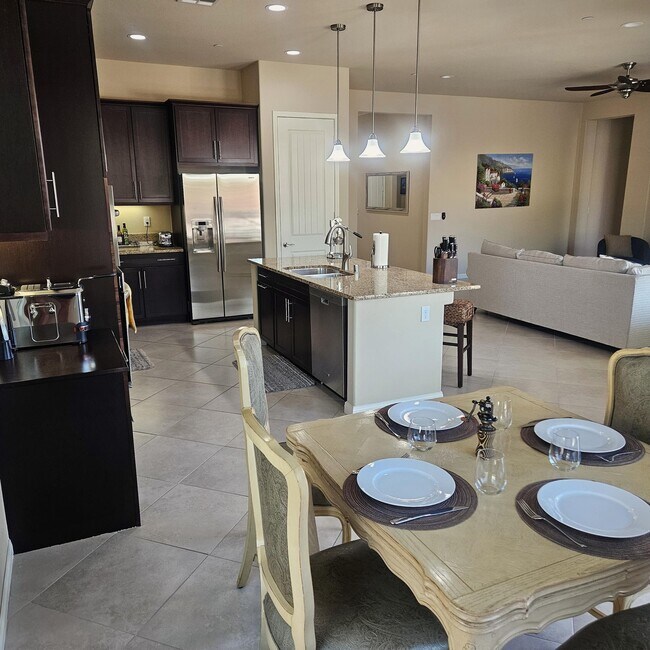 81672 Avenida Viesca