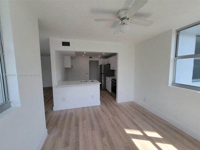 Photo - 16546 NE 26th Ave Unit 2I