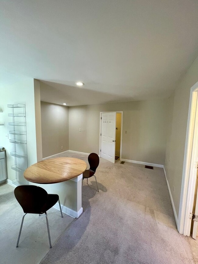 Photo - 1153 Delano St Unit B