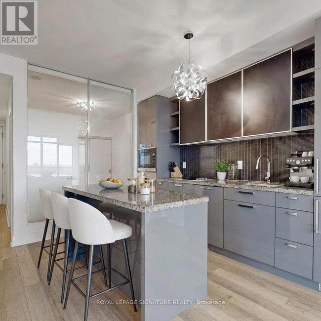 Photo - 32 Davenport Rd Unité 1705