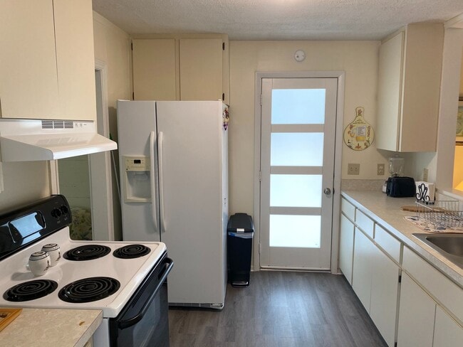 Photo - Nokomis Beachy Bungalow (Off Season)