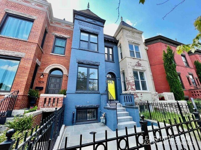 Building Photo - 1016 11th St NE Unit #B