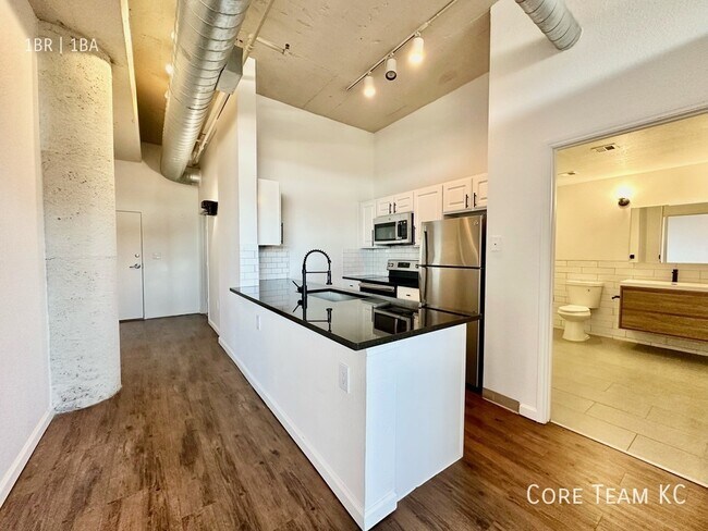 Photo - 320 W 7th St Unidad 403 COPY 2