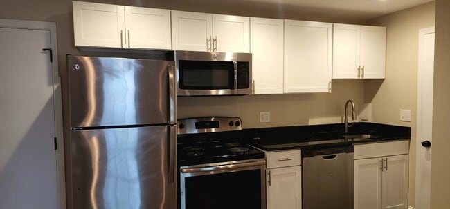 Building Photo - 1 Old Colony Rd Unit 301 Rental
