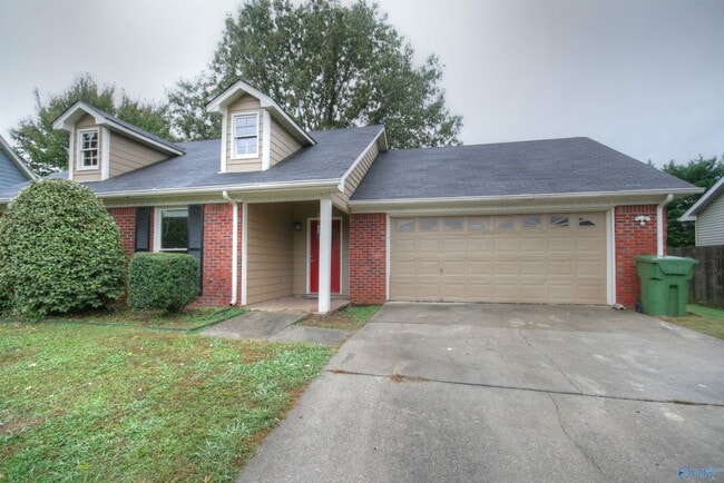 Photo - 104 Hollington Dr NE