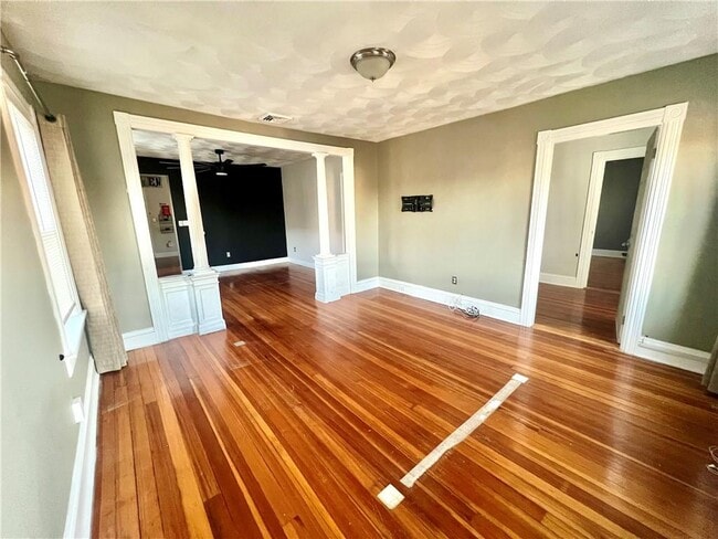 Photo - 360 Weeden St Unit 3