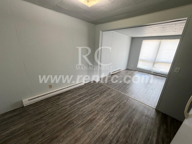 Photo - 104 Center-