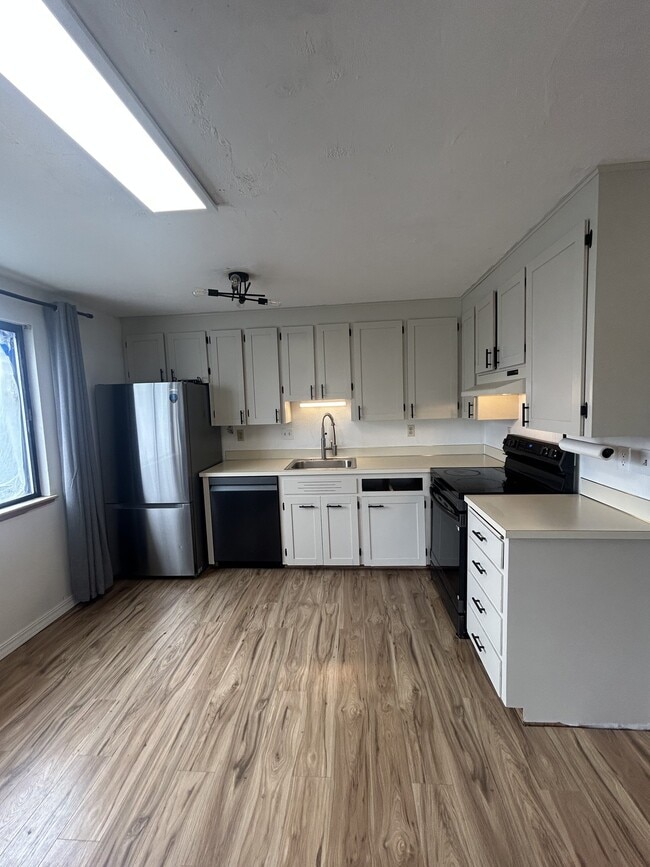Photo - 1808 Regal St