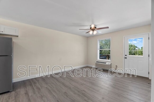 Photo - 204 Coles Hl