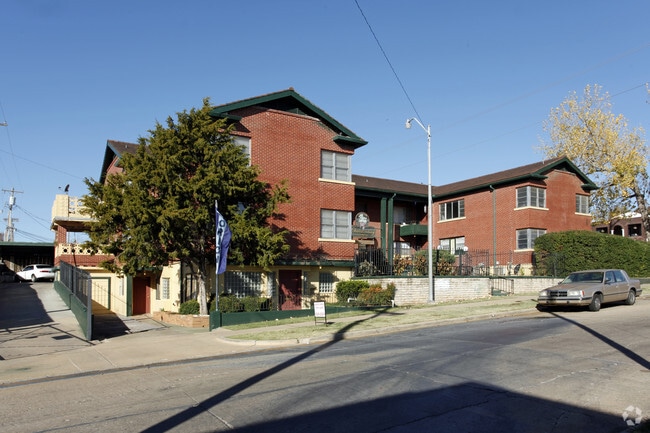 Primary Photo - Chardonnay Apartments