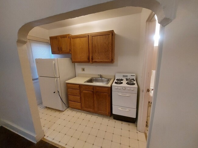 Photo - 713 Victoria Ave Unit 1