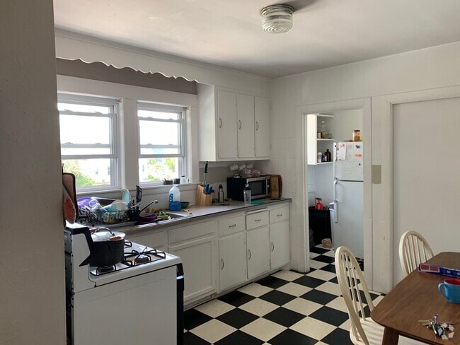 Building Photo - 879 Broadway Unit 2 Rental