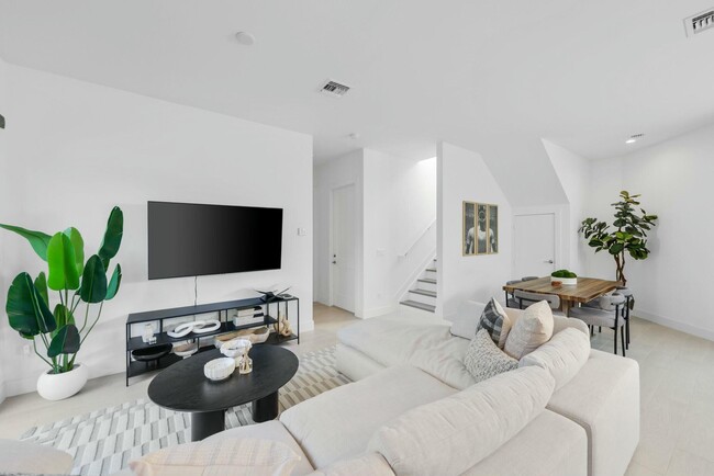 Building Photo - 2201 Florida Blvd Rental