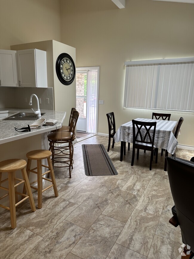 Building Photo - 964 Great Hill Dr Unit 964 Rental