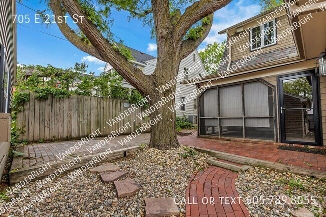 Building Photo - 705 E 21st St Rental