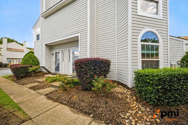 Photo - 2 Bed 2.5 Bath renovated townhome Virginia Beach