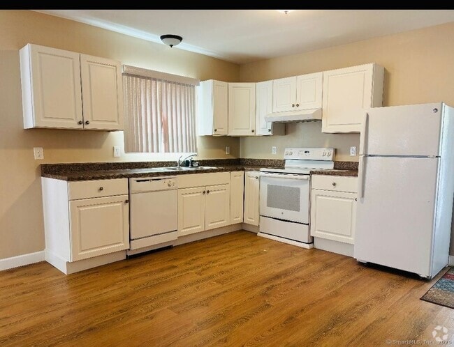 Building Photo - 139 Pythian Ave Rental