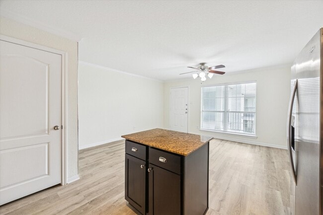 Photo - 300 Pecore St