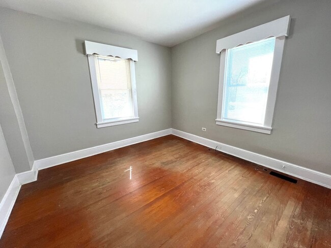 Photo - 512 Maple St