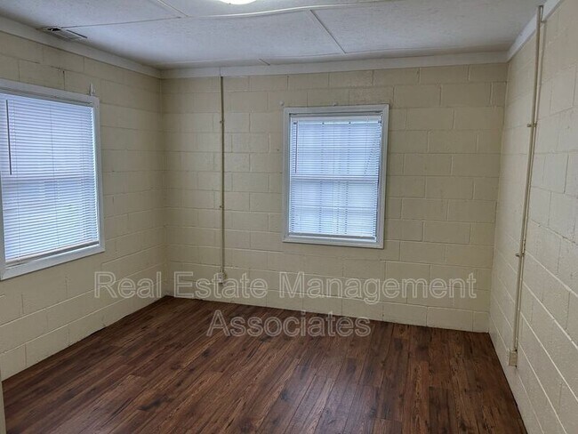 Photo - 909 Cleveland St